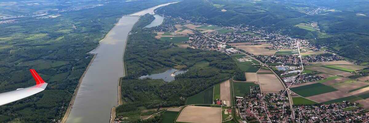 Flugwegposition um 10:14:51: Aufgenommen in der Nähe von Gemeinde Muckendorf-Wipfing, Österreich in 1246 Meter